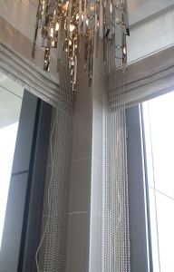 Folding curtain with chain accessories